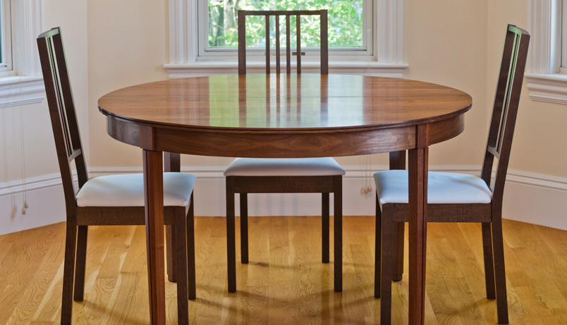 ​expanding dining table